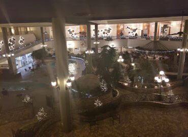 Garden Cafe & Lounge