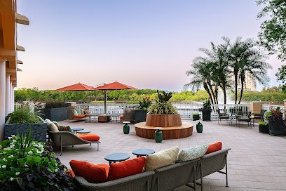 Luna Lux Restaurant & Lounge