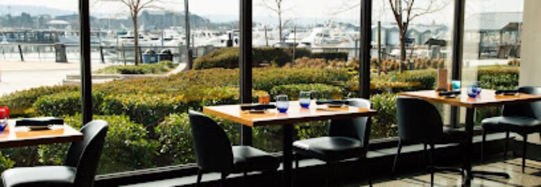 Jetty Bar & Grille