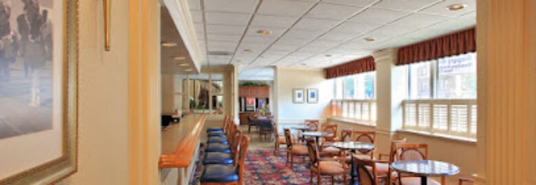 Avenue Cafe & Lounge