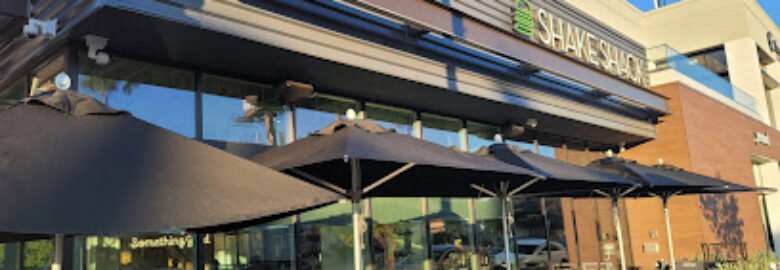 Shake Shack Encino Courtyard