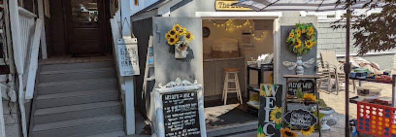The Bee and The Biscuit