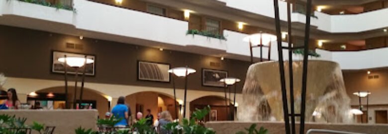 Fountain Court Bar & Grille