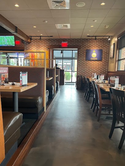 Old Chicago Pizza + Taproom