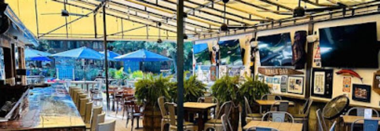 Captain Woody’s Bar & Grill