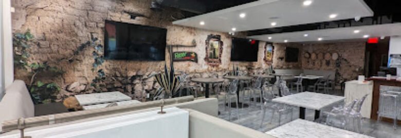 Paseo Latino by Jacalito