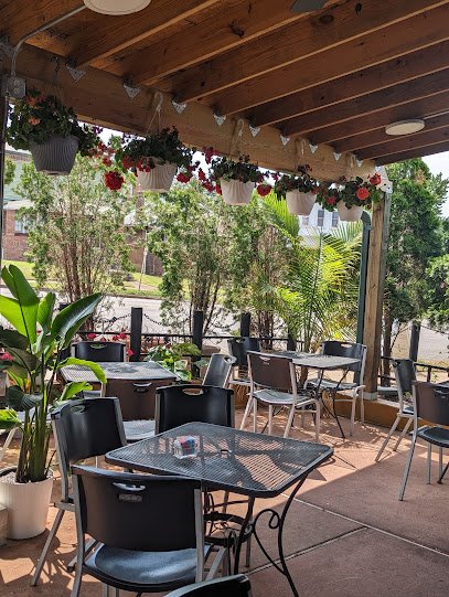 Ari’s Restaurant & Bar